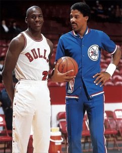 ​J博士欧文：历史最佳阵容不会选詹姆斯，他最擅长组建超级球队