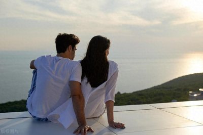 ​白宇十年爱情长跑被曝光，女友竟是《爱情公寓》中的她，令人惊喜