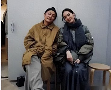 ​余文乐老婆为飞机上抢座道歉：只顾安排女儿！当事人：说话特跩