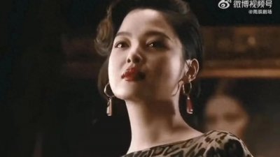 ​辛芷蕾和翟天临的恋情：娱乐圈中的复杂情感与道德考量