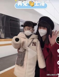 ​女主持人回北京度假，网友毒舌称：你下岗了？