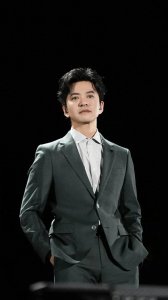 ​李健:备受瞩目内地男演员出色演技低调务实态度赢得观众喜爱认可