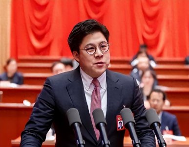 ​正式官宣！45岁霍启刚再升职，级别有点高，妻子郭晶晶坐不住了