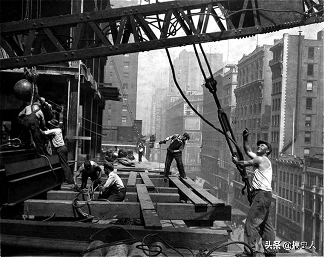 80多年前老照片：帝国大厦建造现场，美国80多年前就已是基建狂魔