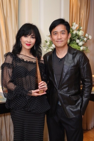 51岁的刘嘉玲体重49kg,身材那么好,她到底做了什么?