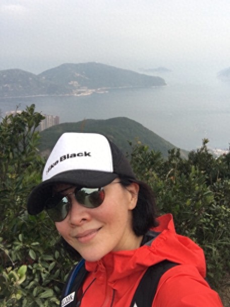 51岁的刘嘉玲体重49kg,身材那么好,她到底做了什么?