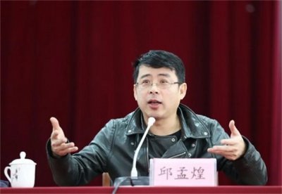 ​从央视名嘴到被封杀，销声匿迹的邱孟煌经历了什么？