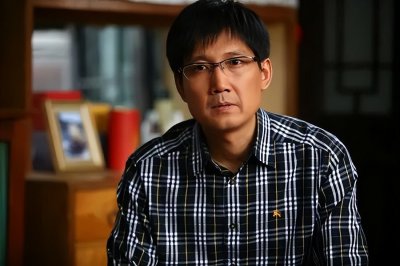 ​51岁演员李崇霄去世，生前最后一条动态曝光，女儿的卜告令人泪目