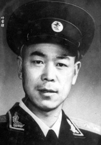 ​台湾飞行员张立义：被解放军击落后销声匿迹18年，62岁与妻子复婚