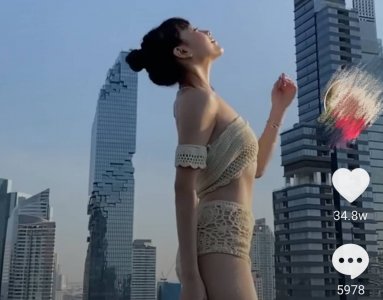 ​22岁网红《温精灵》突然爆火，抖音粉丝高达1458W，原因令人深思