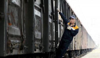 ​1992年公主岭列车事故：调车员擅自改信号，两辆进站列车相撞