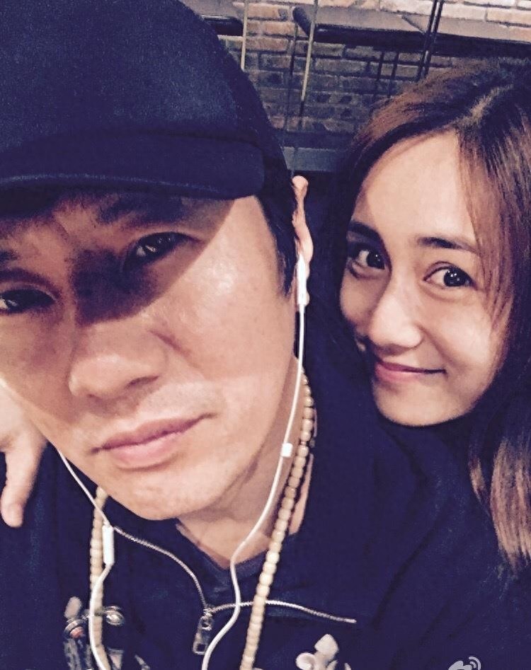 35岁刘芸，老公郑钧大15岁，曾登《时代周刊》，儿子被传智障