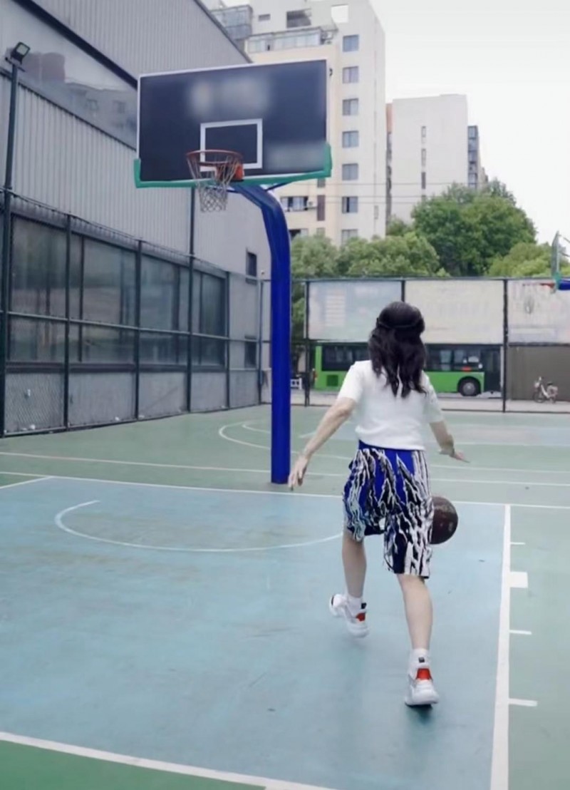 赵雅芝多少岁啊（68岁赵雅芝打篮球活力满满）