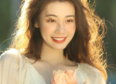 ​健身教练搂抱小姑娘被富婆掌掴：我花几十万养你，钱白花了