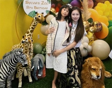 ​陈露在美国为女儿庆生，与孙悦分居2年，颜值高身材傲人