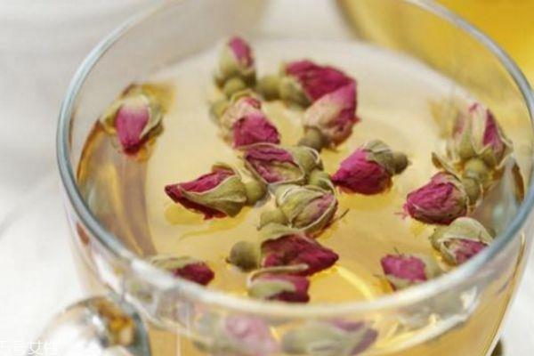 喝玫瑰水有什么好处 玫瑰花泡水喝的禁忌