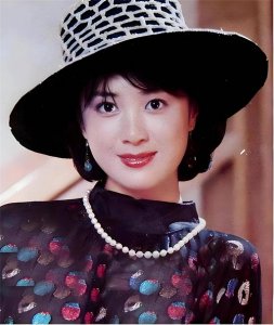 ​傅艺伟：从星光女神到历经波折的人生旅程