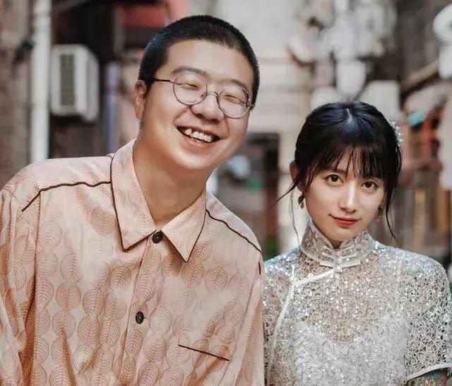 李诞刚结婚就被爆出轨，女主晒出跟黑尾酱解释截图，信息量大