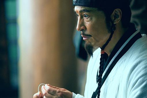 刘备临死之前,为什么把兵权及交给李严而不是诸葛亮?