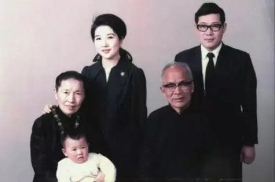 ​胡兰成的八个女人（胡兰成为什么会被佘爱珍治服了）