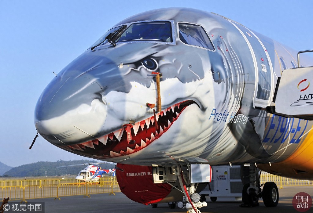 每日纪实精选：重庆一天桥现“空中公厕” 露天如厕不分男女