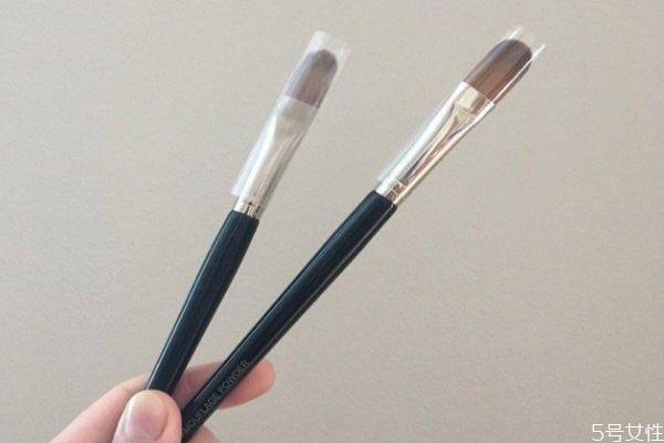 遮瑕刷长什么样子 遮瑕刷和唇刷的区别 遮瑕刷长什么样子 遮瑕刷和唇刷的区别