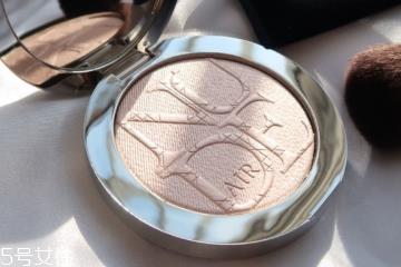 粉色高光适合什么肤色 这种肤色用了粉中透白 粉色高光适合什么肤色 这种肤色用了粉中透白