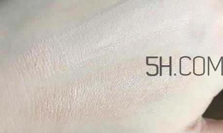 essence双色遮瑕膏怎么用?essence双色遮瑕膏使用心得 essence双色遮瑕膏怎么用?essence双色遮瑕膏使用心得