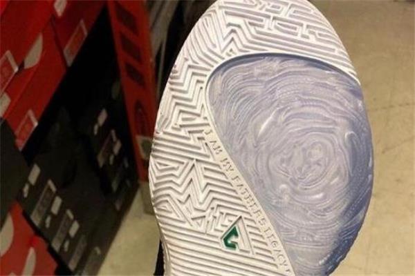 耐克freak 1实物开箱 字母哥1代开箱测评 耐克freak 1实物开箱 字母哥1代开箱测评