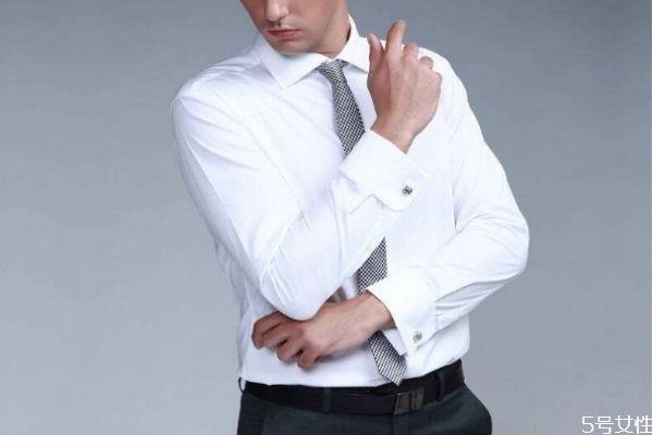男士穿衬衫怎么搭配 男士穿衬衫如何配裤子 男士穿衬衫怎么搭配 男士穿衬衫如何配裤子
