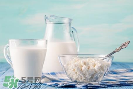 牛奶洗脸有什么好处?牛奶洗脸有什么坏处? 牛奶洗脸有什么好处?牛奶洗脸有什么坏处?