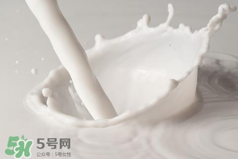 牛奶洗脸有什么好处?牛奶洗脸有什么坏处? 牛奶洗脸有什么好处?牛奶洗脸有什么坏处?