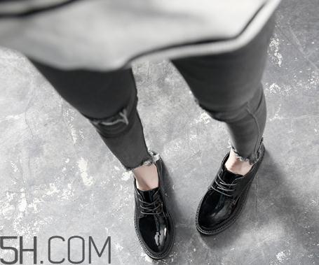 漆皮鞋子容易皱吗?漆皮鞋子磨脚怎么办? 漆皮鞋子容易皱吗?漆皮鞋子磨脚怎么办?