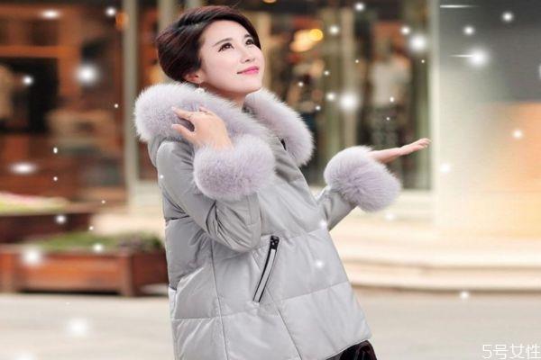 绵羊皮羽绒服价格多少钱 真皮羽绒服一般多少钱 绵羊皮羽绒服价格多少钱 真皮羽绒服一般多少钱