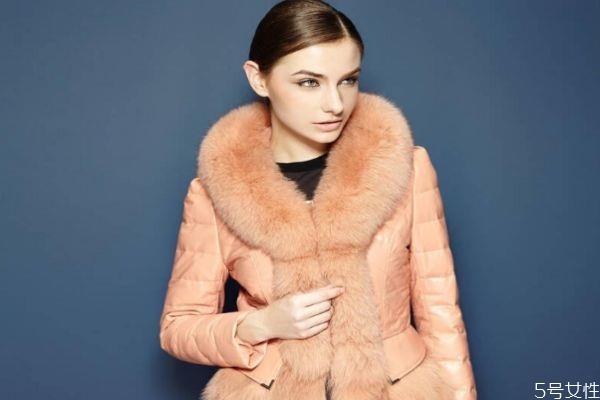 绵羊皮羽绒服价格多少钱 真皮羽绒服一般多少钱 绵羊皮羽绒服价格多少钱 真皮羽绒服一般多少钱