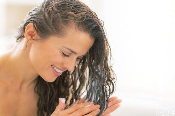 经常染发和烫发会导致白发吗 染发会不会导致白发 经常染发和烫发会导致白发吗 染发会不会导致白发