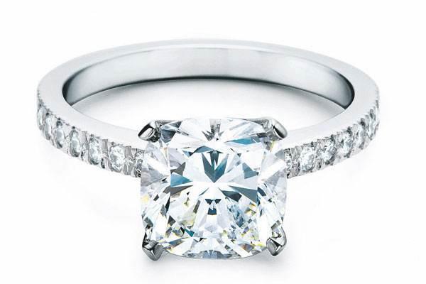 百搭的钻石是什么形状 钻戒该怎么挑选 百搭的钻石是什么形状 钻戒该怎么挑选