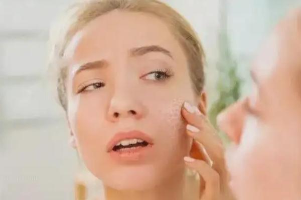 毛孔粗大会自己好吗 毛孔粗大会导致什么后果 毛孔粗大会自己好吗 毛孔粗大会导致什么后果