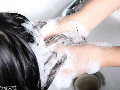 护发素会让头发变油吗？头发油的罪魁祸首