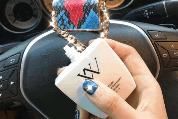 vn铂金包防晒和安耐晒哪个好 热门防晒霜pk vn铂金包防晒和安耐晒哪个好 热门防晒霜pk