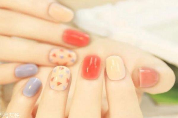 在家做美甲的基础步骤 如何正确的做法式美甲 在家做美甲的基础步骤 如何正确的做法式美甲