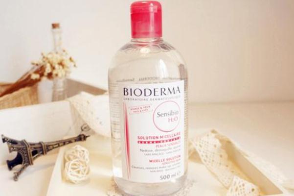 卸妆水会把皮肤擦薄吗 卸妆水的副作用 卸妆水会把皮肤擦薄吗 卸妆水的副作用