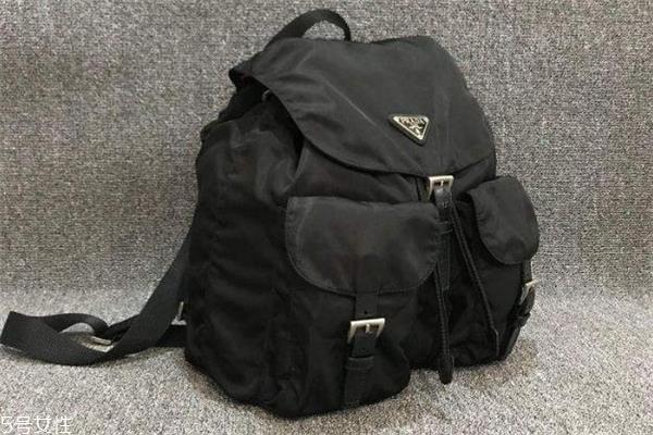 prada降落伞包多少钱 双肩包首选 prada降落伞包多少钱 双肩包首选