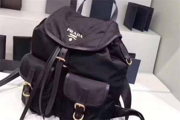 prada降落伞包多少钱 双肩包首选 prada降落伞包多少钱 双肩包首选