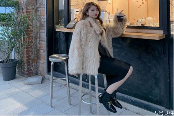 切尔西靴黑色还是棕色好看 切尔西靴的特点 切尔西靴黑色还是棕色好看 切尔西靴的特点