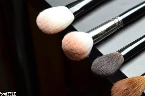 新手应该怎么选化妆刷 学会三步不再折腾 新手应该怎么选化妆刷 学会三步不再折腾