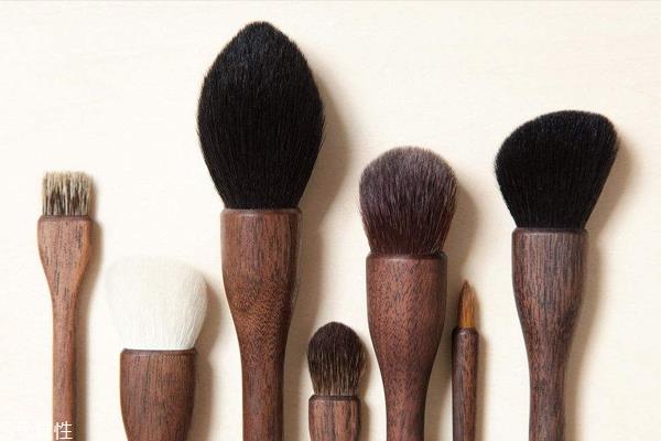 新手应该怎么选化妆刷 学会三步不再折腾 新手应该怎么选化妆刷 学会三步不再折腾