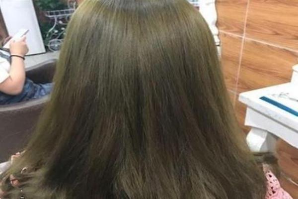 染闷青色头顶黄怎么办 染闷青色后怎样能保持久一点 染闷青色头顶黄怎么办 染闷青色后怎样能保持久一点