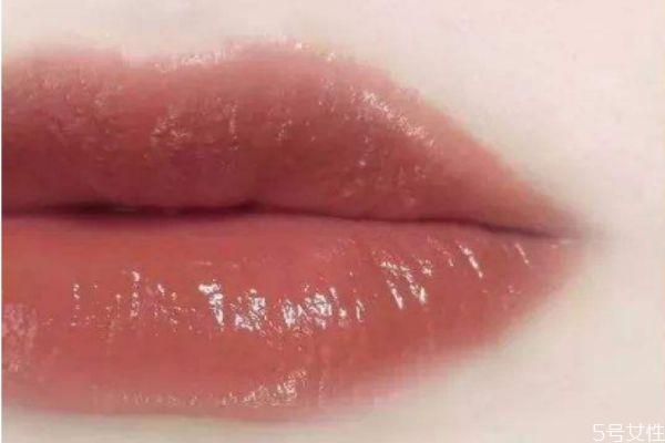 唇釉颜色太深怎么调 唇釉颜色太重怎么办 唇釉颜色太深怎么调 唇釉颜色太重怎么办