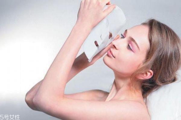 海藻面膜用什么水调比较好 怎么样调海藻面膜 海藻面膜用什么水调比较好 怎么样调海藻面膜